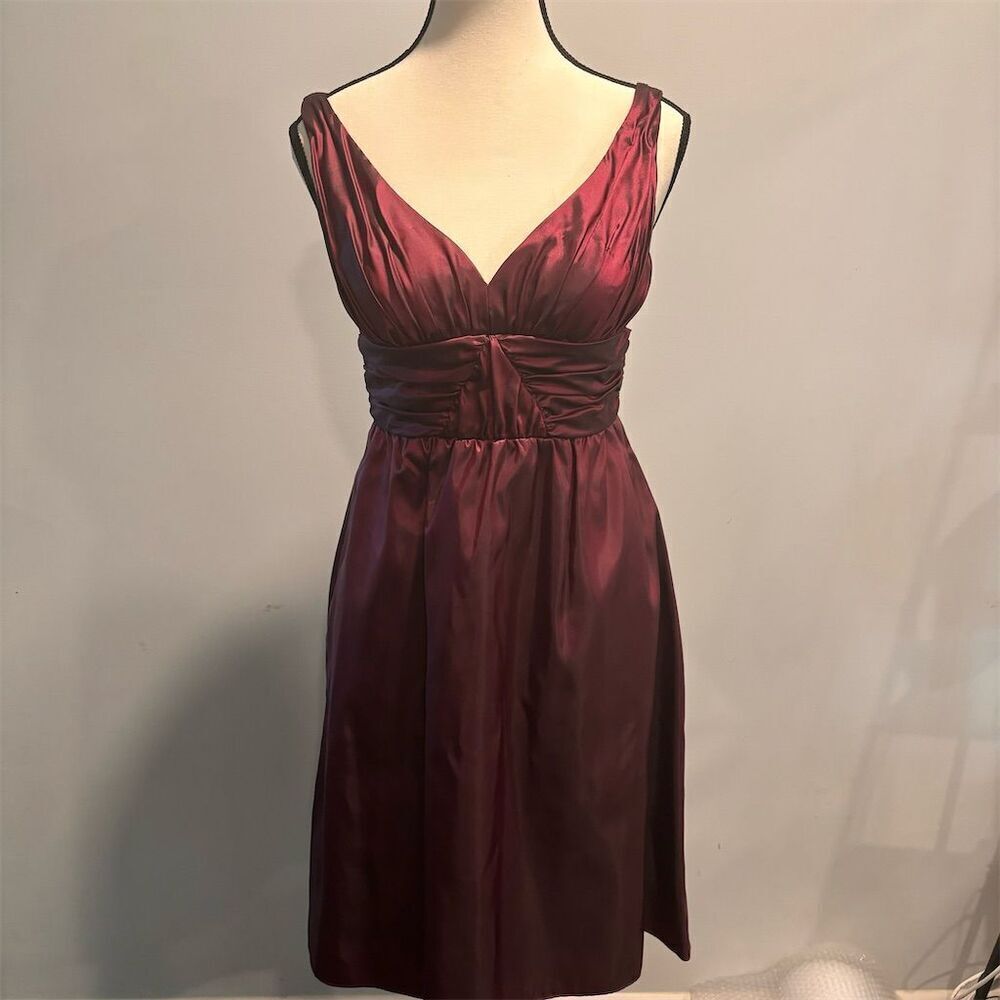 Adrianna Papell Women's Maroon Satin Formal Dress Size 4P Sleeveless V-Neck